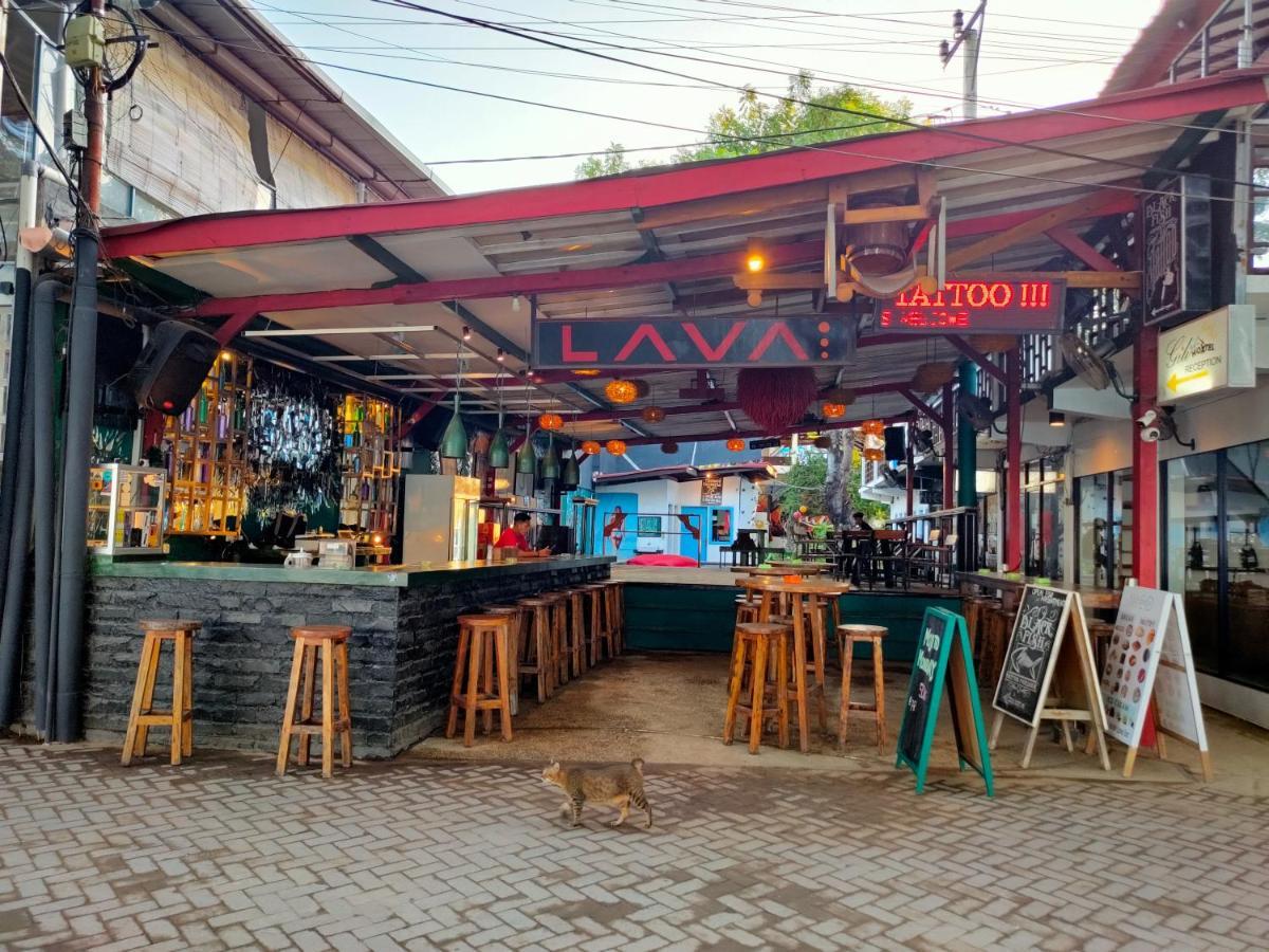 Gili Beach Bum Hostel กีลีตราวางัน ภายนอก รูปภาพ