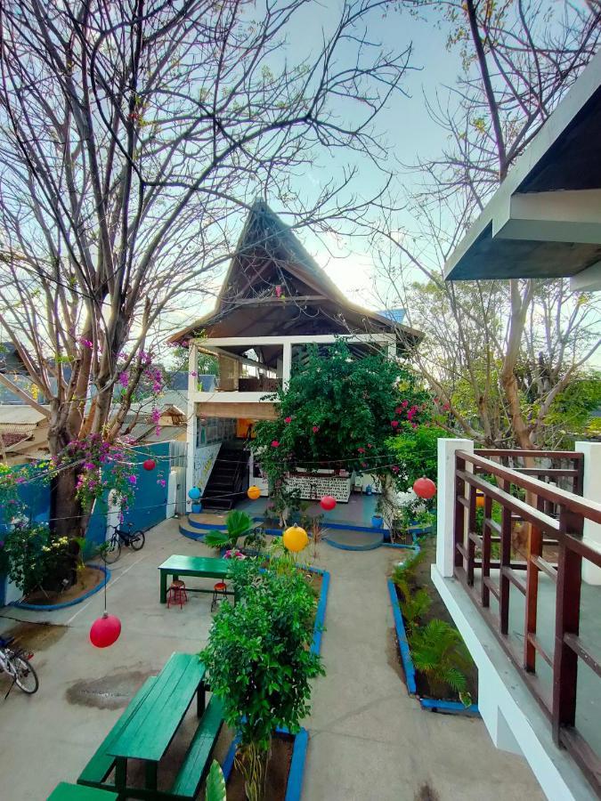 Gili Beach Bum Hostel กีลีตราวางัน ภายนอก รูปภาพ