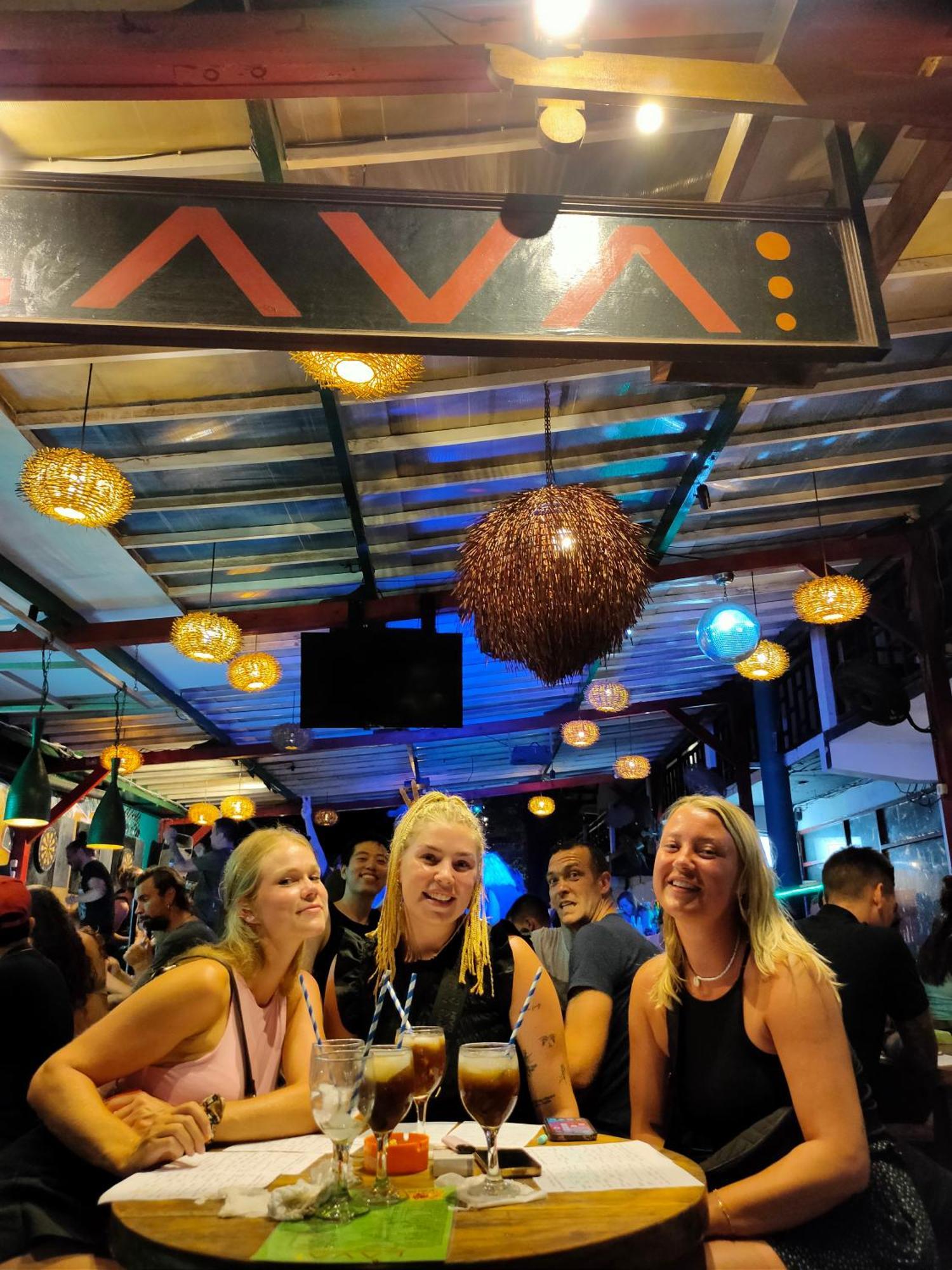 Gili Beach Bum Hostel กีลีตราวางัน ภายนอก รูปภาพ
