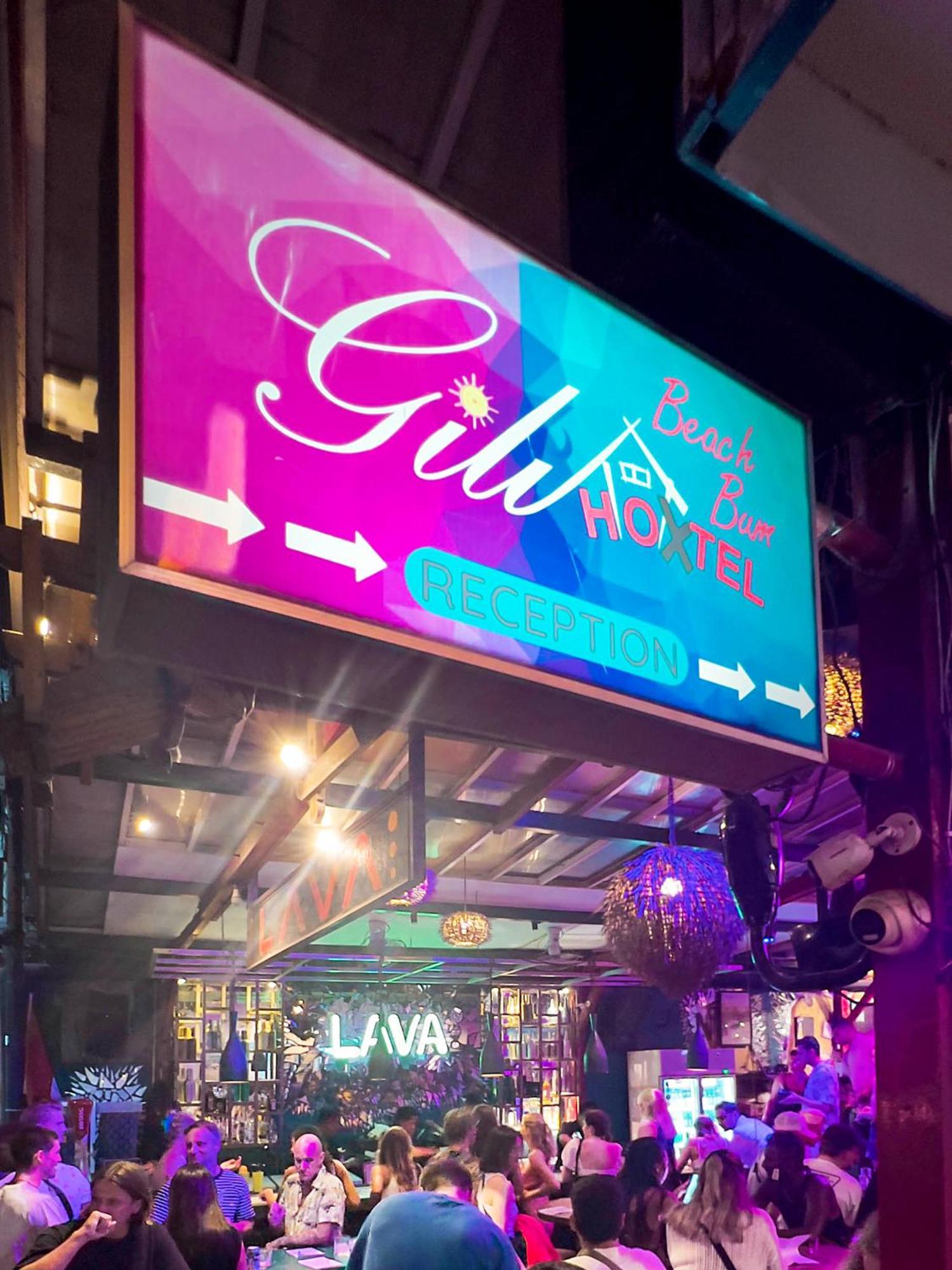 Gili Beach Bum Hostel กีลีตราวางัน ภายนอก รูปภาพ