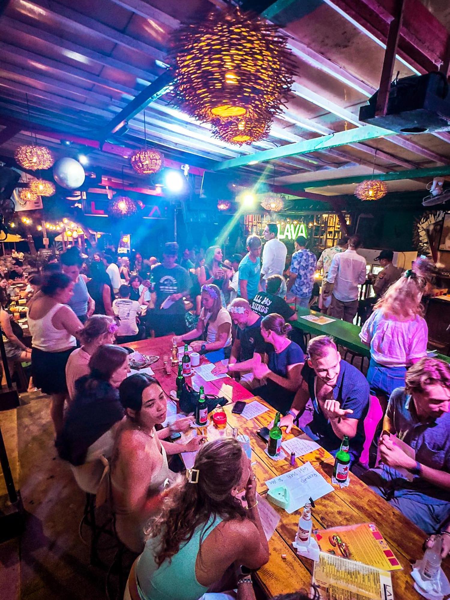 Gili Beach Bum Hostel กีลีตราวางัน ภายนอก รูปภาพ