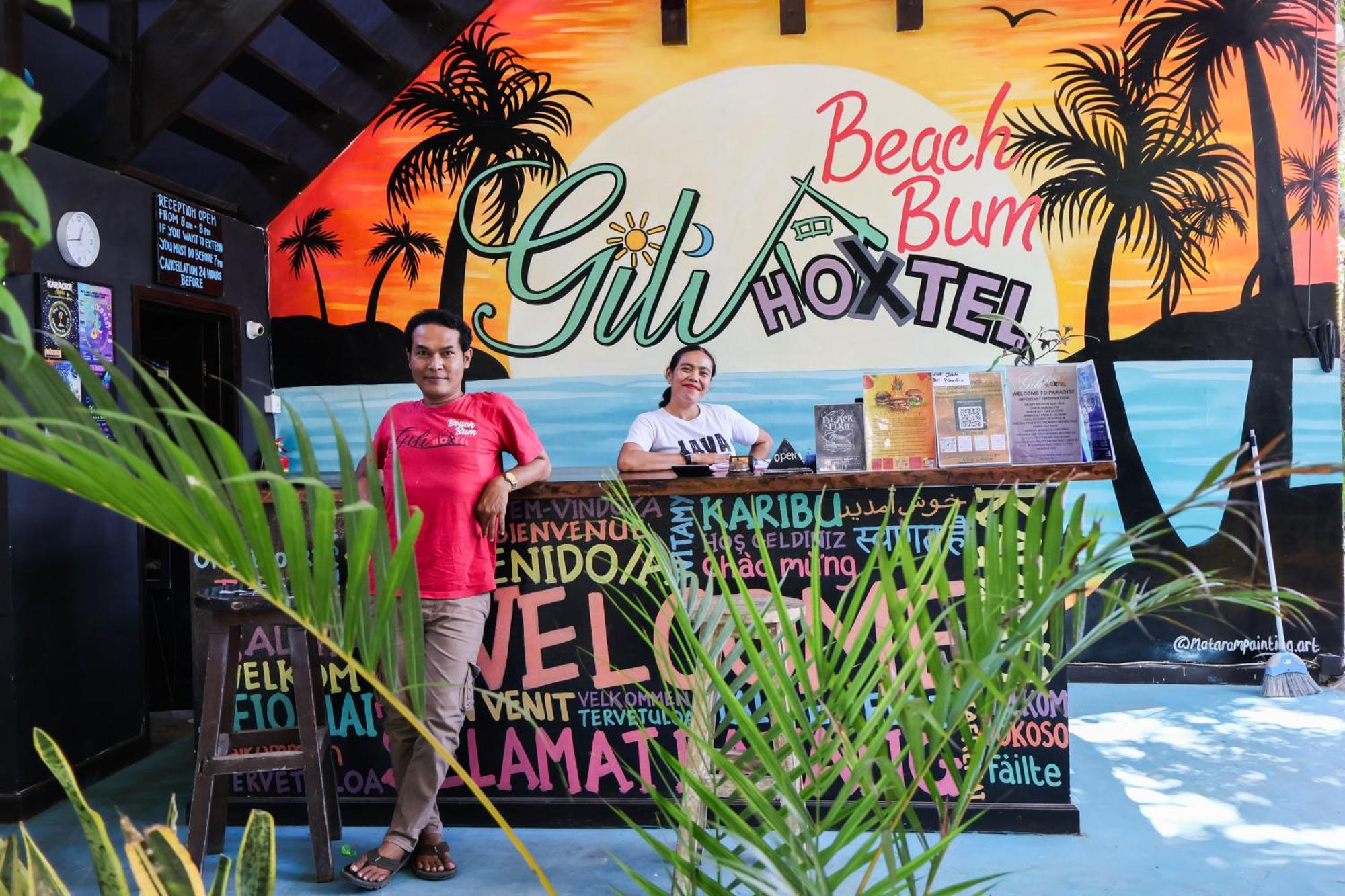 Gili Beach Bum Hostel กีลีตราวางัน ภายนอก รูปภาพ