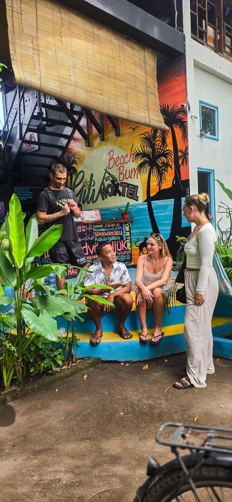Gili Beach Bum Hostel กีลีตราวางัน ภายนอก รูปภาพ