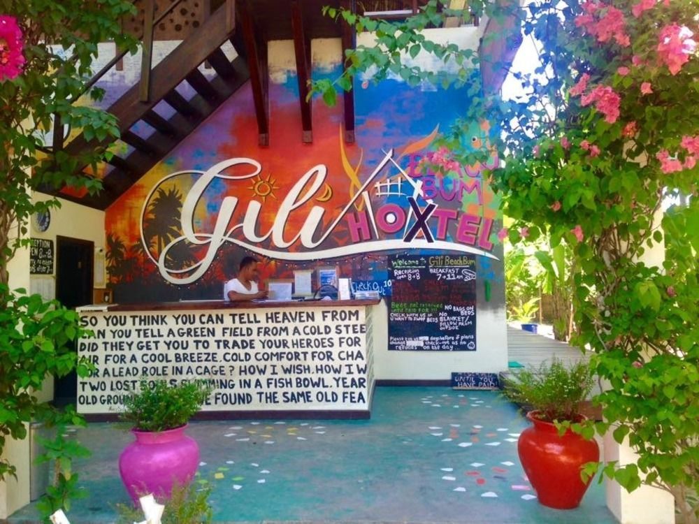 Gili Beach Bum Hostel กีลีตราวางัน ภายนอก รูปภาพ