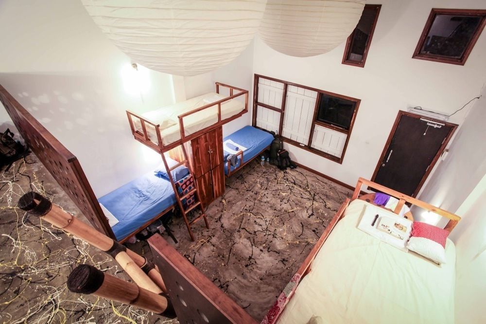 Gili Beach Bum Hostel กีลีตราวางัน ภายนอก รูปภาพ